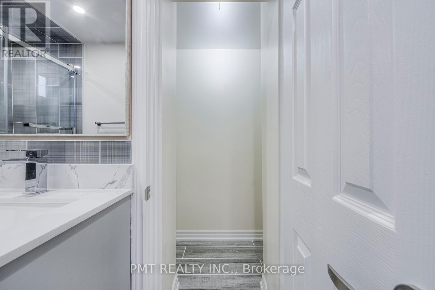 Photo 24 of Bsmt 124 Edinborough Court, Toronto ON