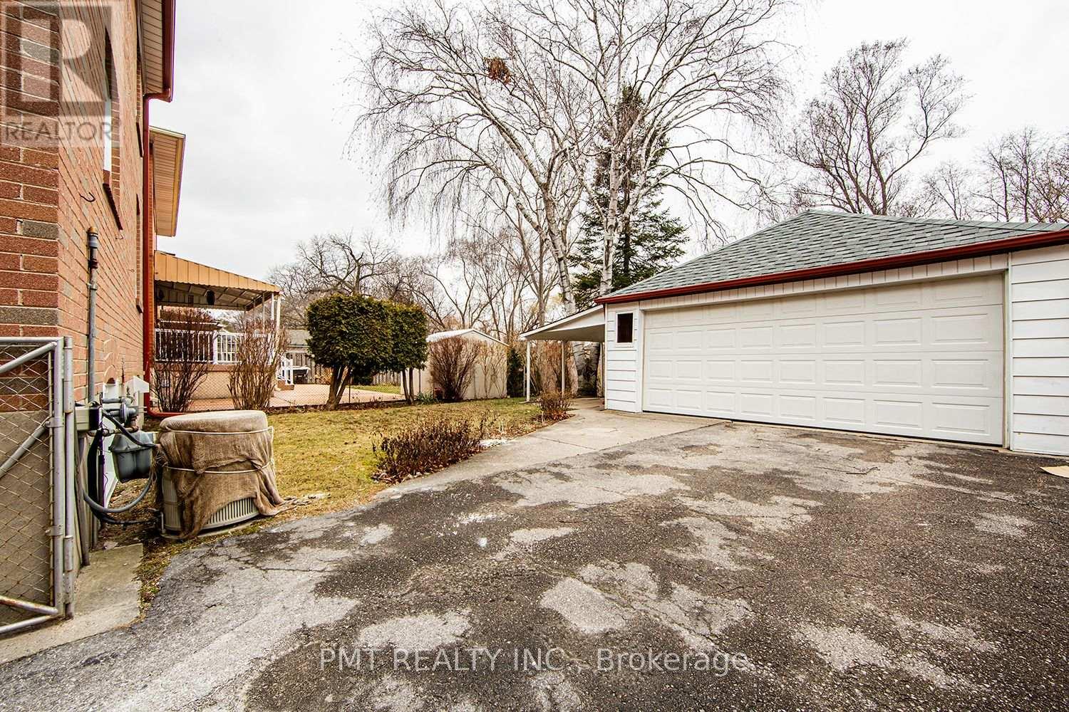 Photo 19 of Bsmt 124 Edinborough Court, Toronto ON