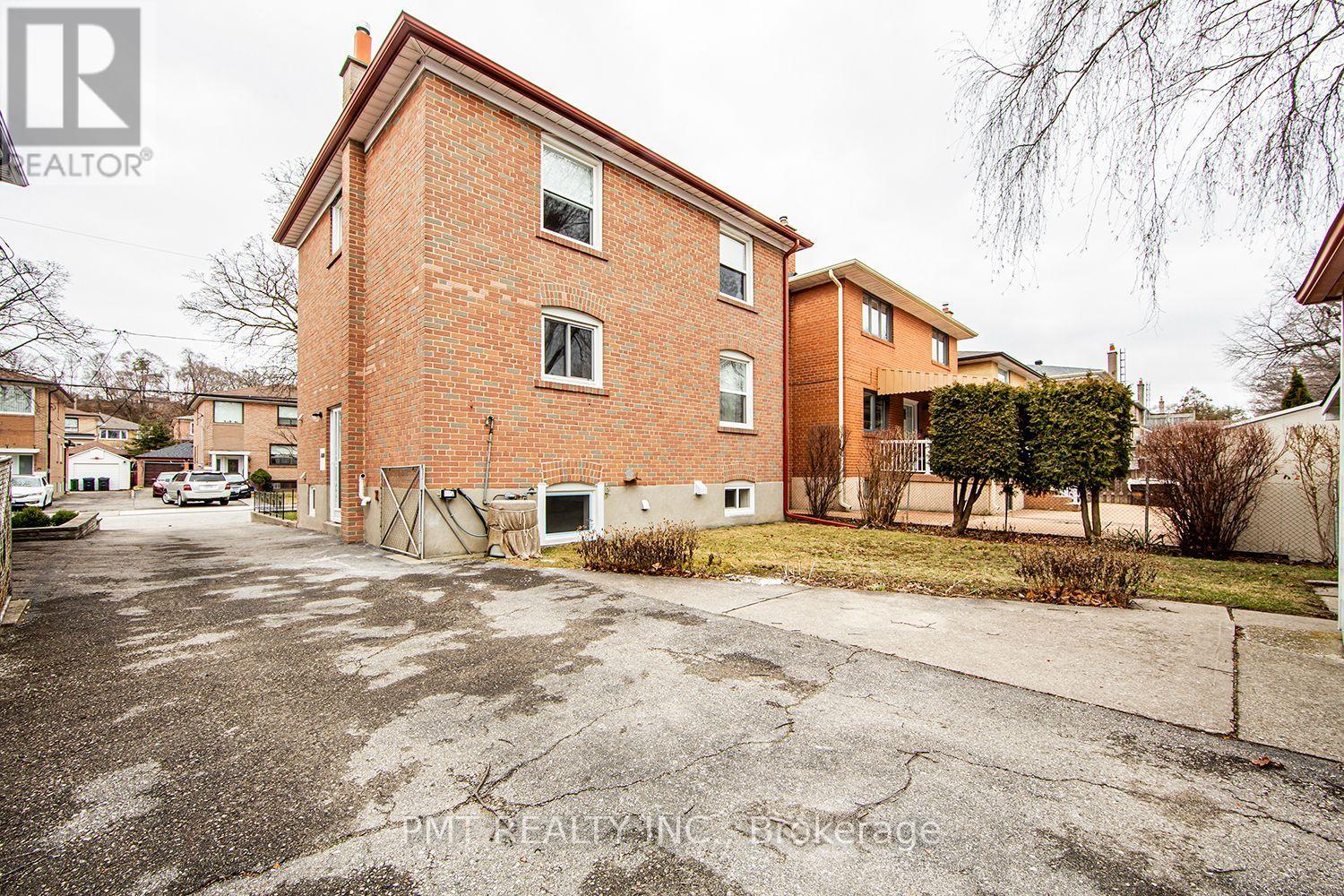 Photo 22 of Bsmt 124 Edinborough Court, Toronto ON