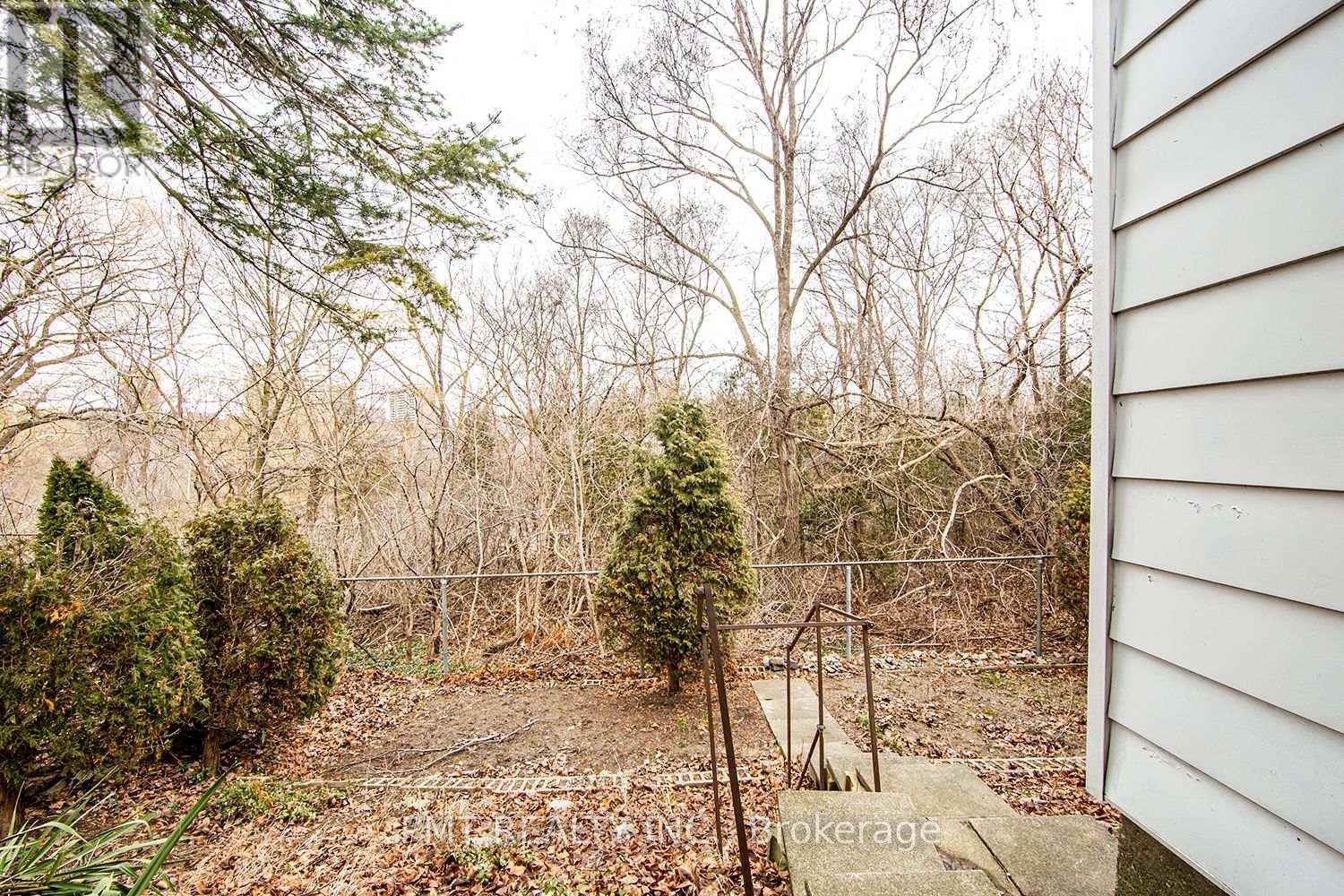 Photo 9 of Bsmt 124 Edinborough Court, Toronto ON