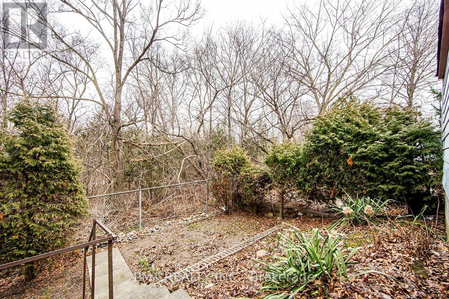 Photo 18 of Bsmt 124 Edinborough Court, Toronto ON