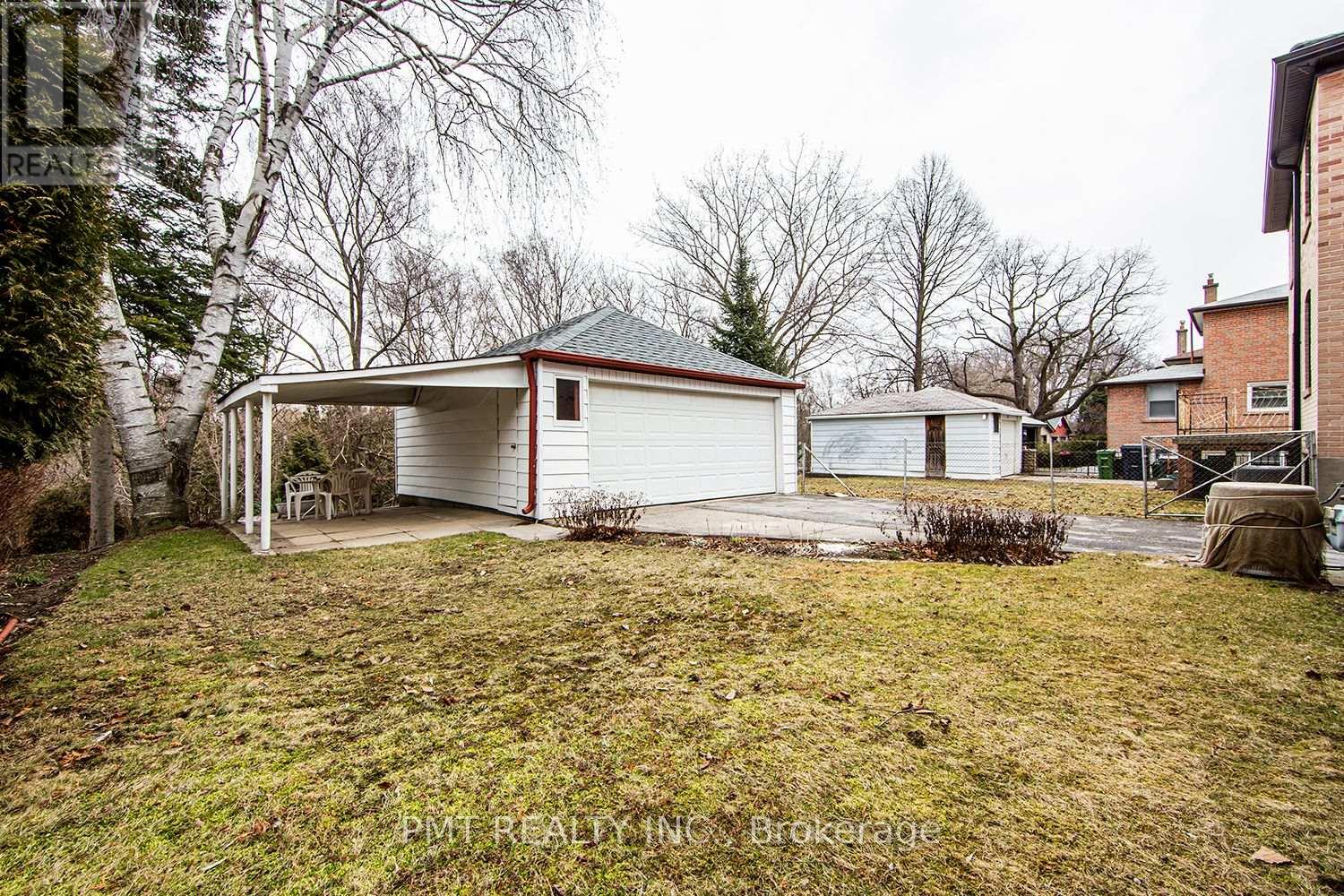Photo 4 of Bsmt 124 Edinborough Court, Toronto ON