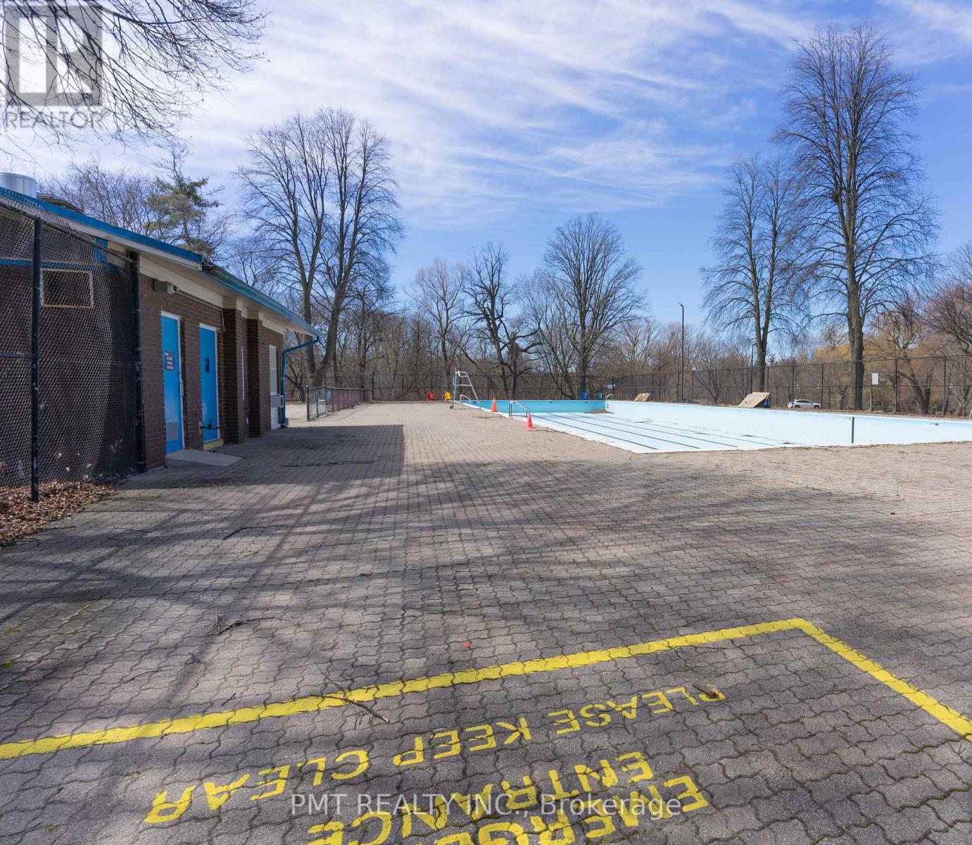 Photo 17 of Bsmt 124 Edinborough Court, Toronto ON