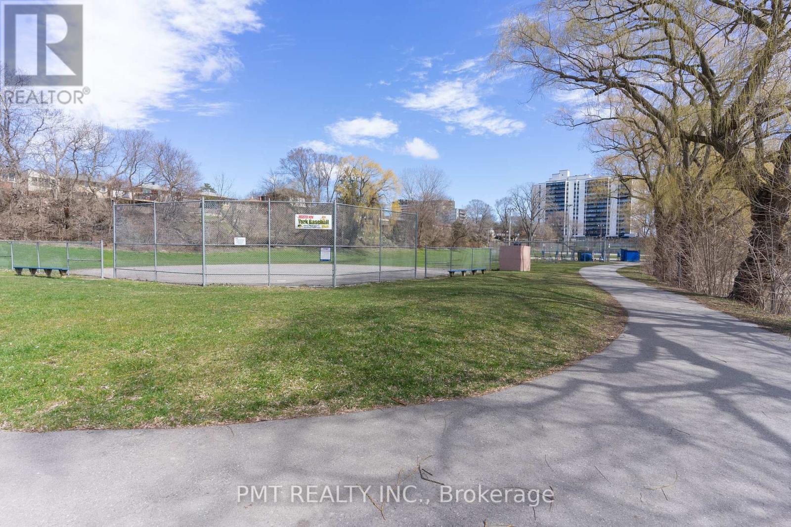 Photo 1 of Bsmt 124 Edinborough Court, Toronto ON
