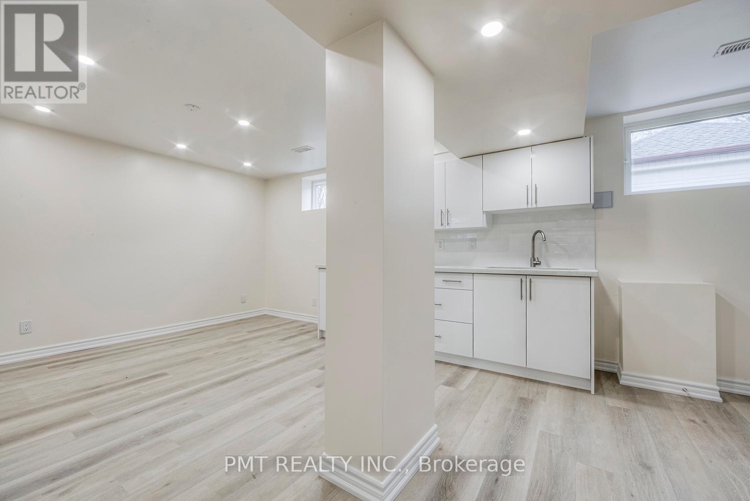 Photo 5 of Bsmt 124 Edinborough Court, Toronto ON