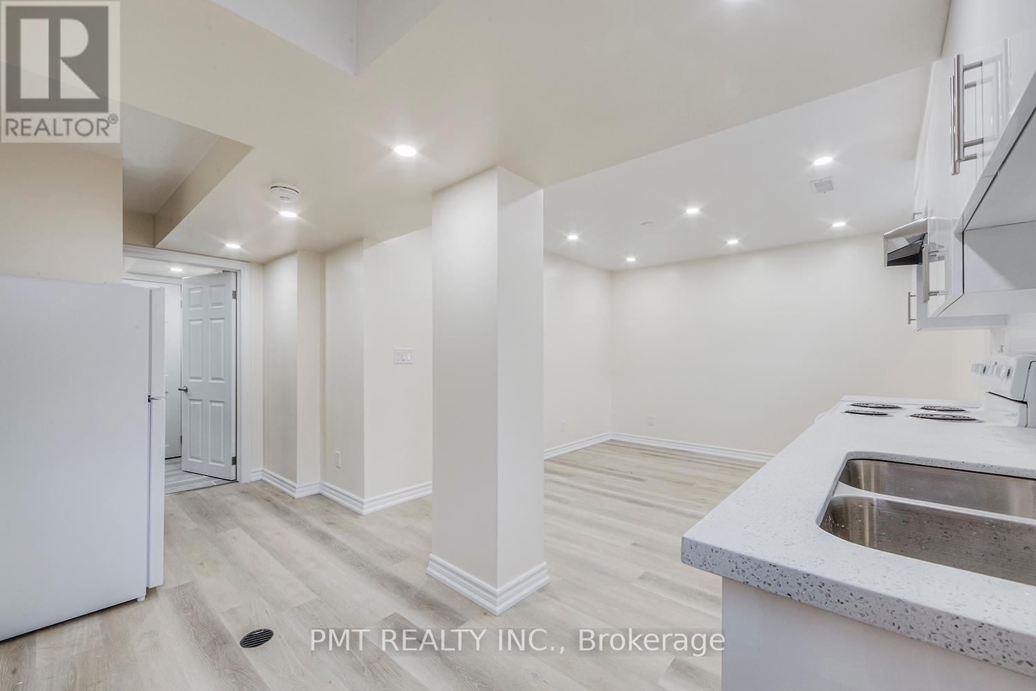 Photo 15 of Bsmt 124 Edinborough Court, Toronto ON