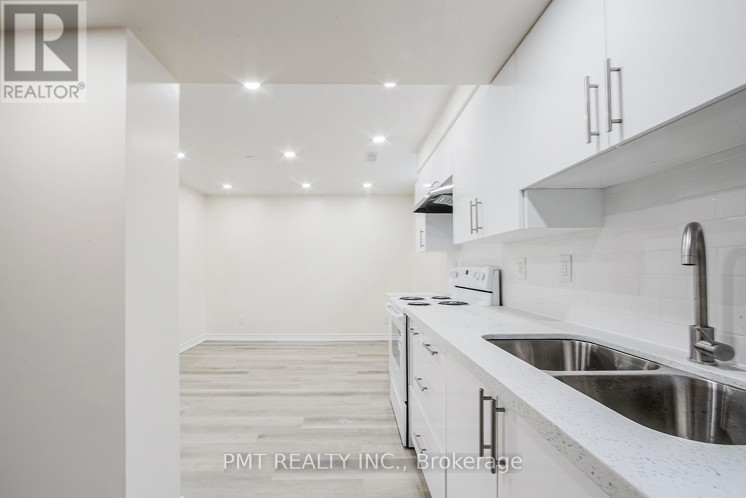 Photo 26 of Bsmt 124 Edinborough Court, Toronto ON