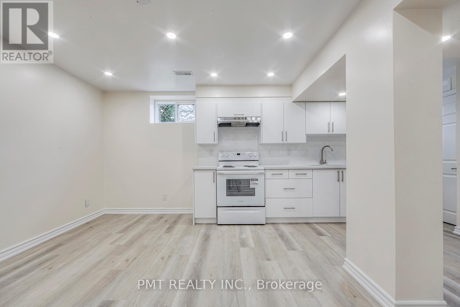 Photo 13 of Bsmt 124 Edinborough Court, Toronto ON