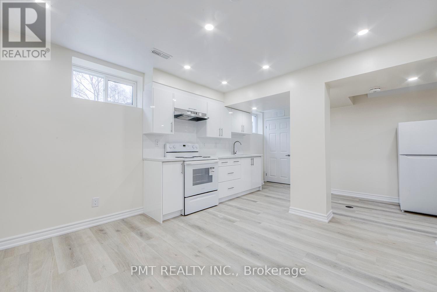 Photo 11 of Bsmt 124 Edinborough Court, Toronto ON