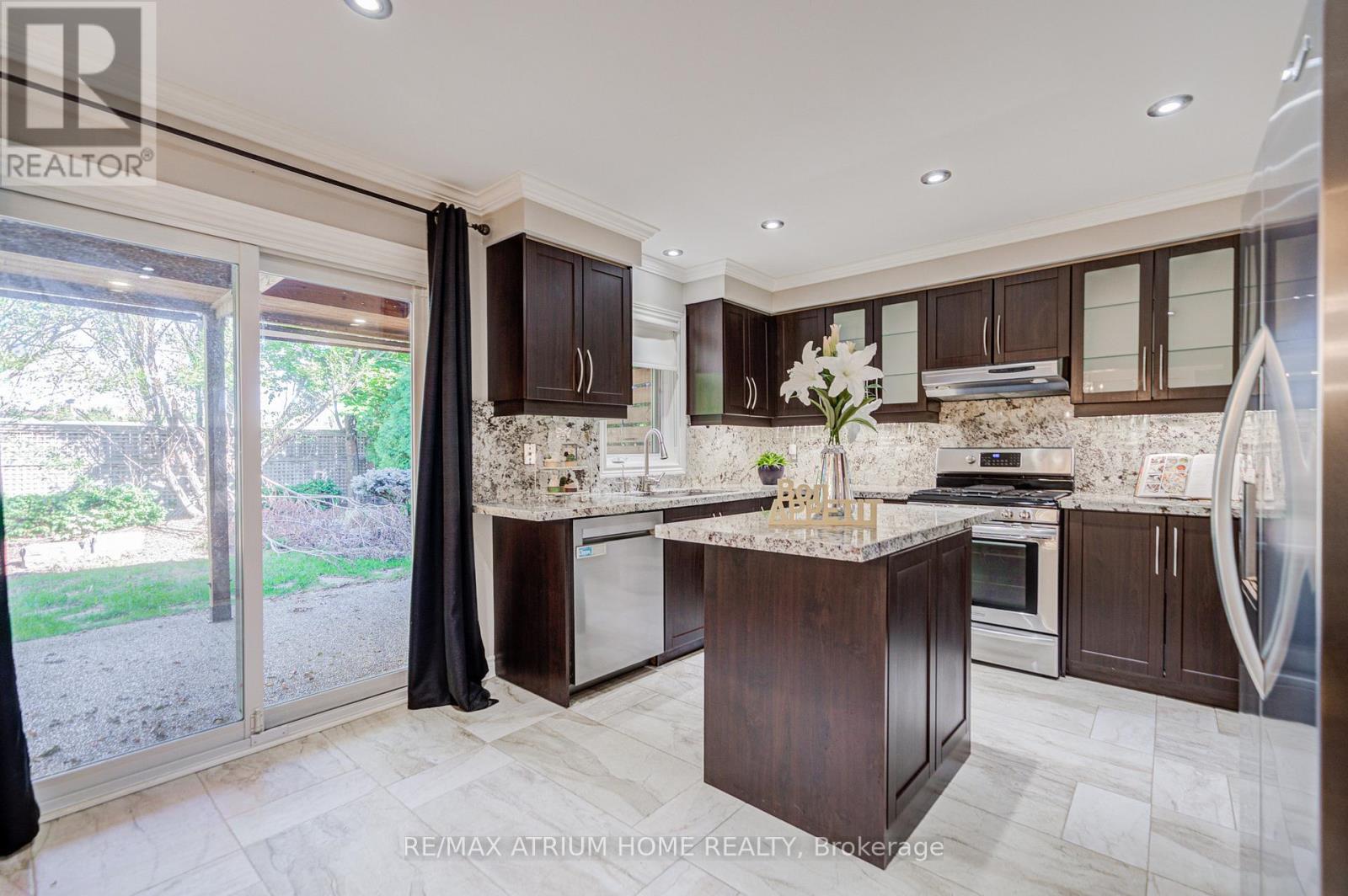 Photo 42 of 2095 Grand Ravine Drive, Oakville ON