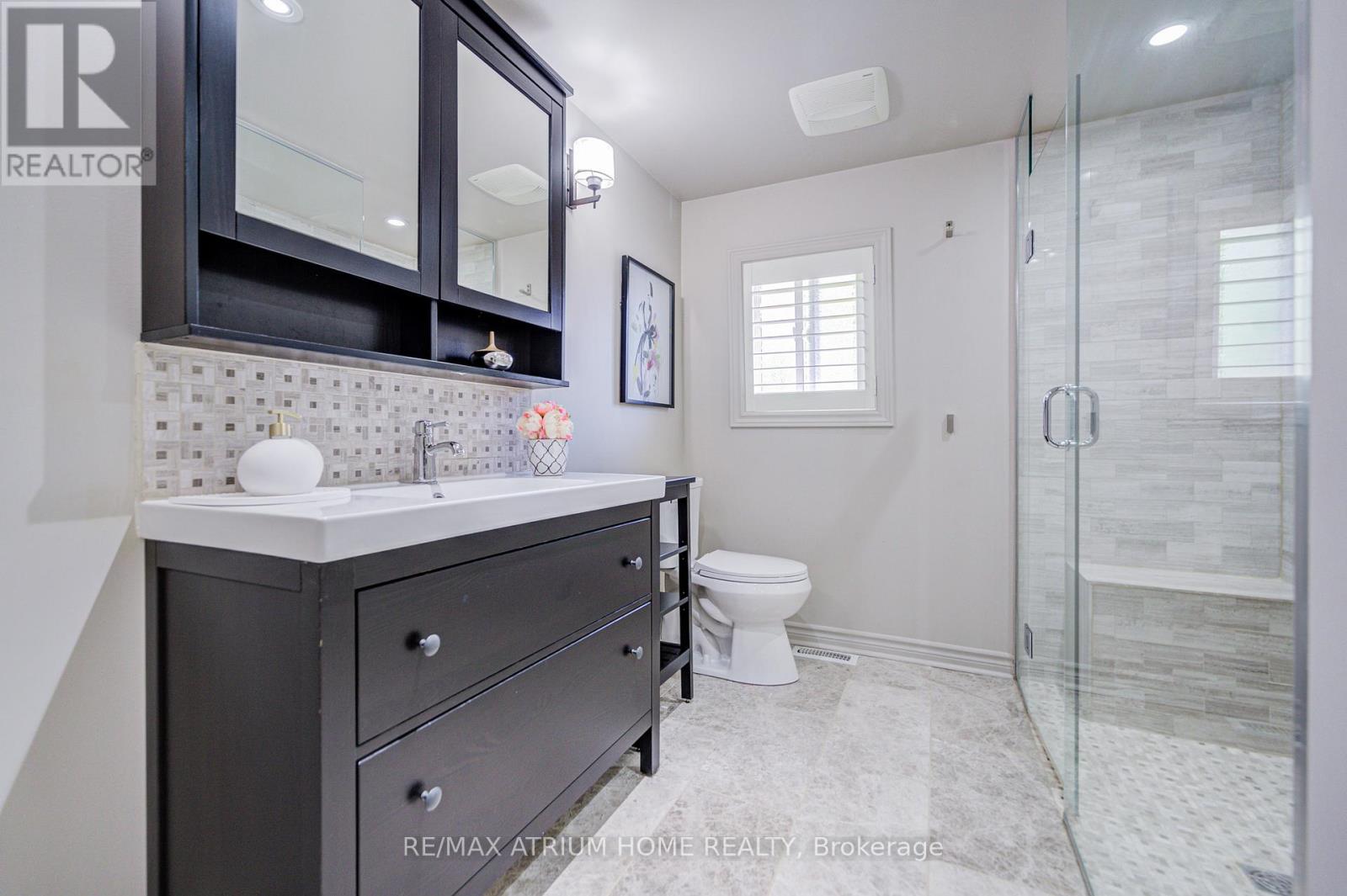 Photo 13 of 2095 Grand Ravine Drive, Oakville ON