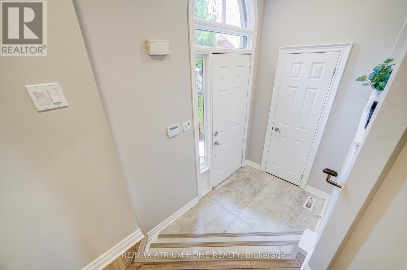 Photo 4 of 2095 Grand Ravine Drive, Oakville ON
