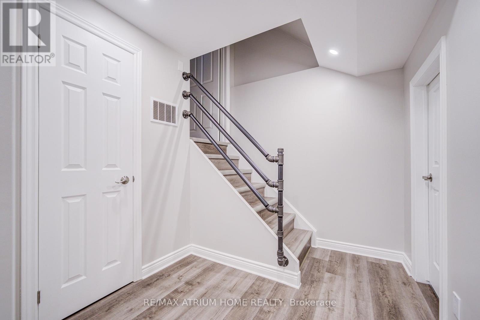 Photo 3 of 2095 Grand Ravine Drive, Oakville ON