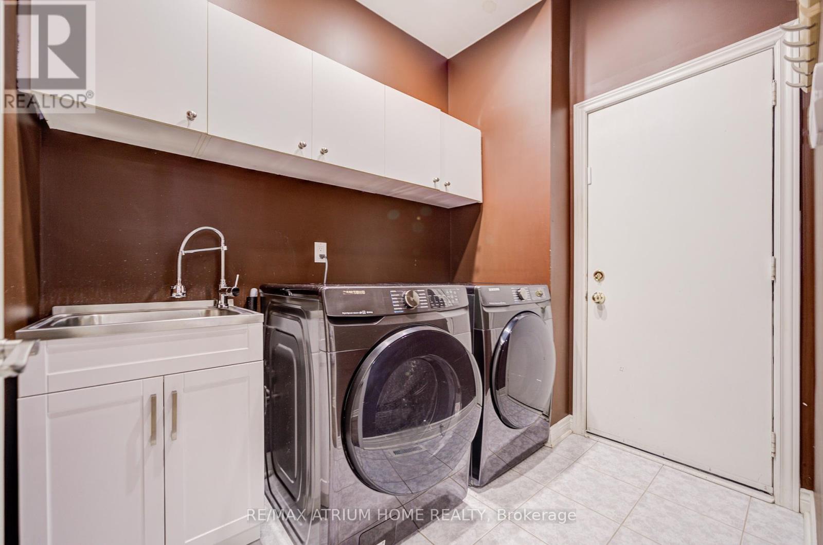 Photo 33 of 2095 Grand Ravine Drive, Oakville ON