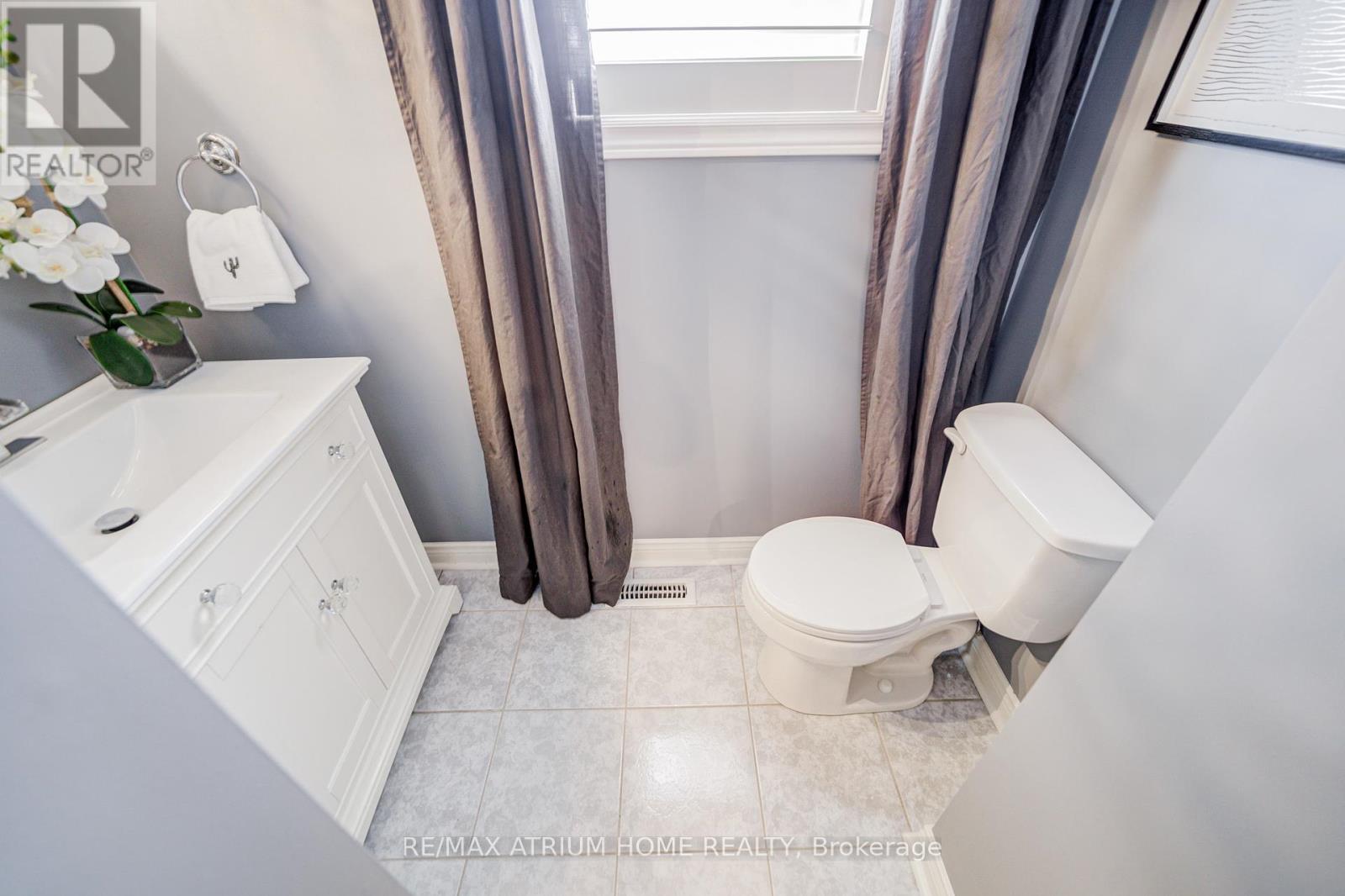 Photo 36 of 2095 Grand Ravine Drive, Oakville ON