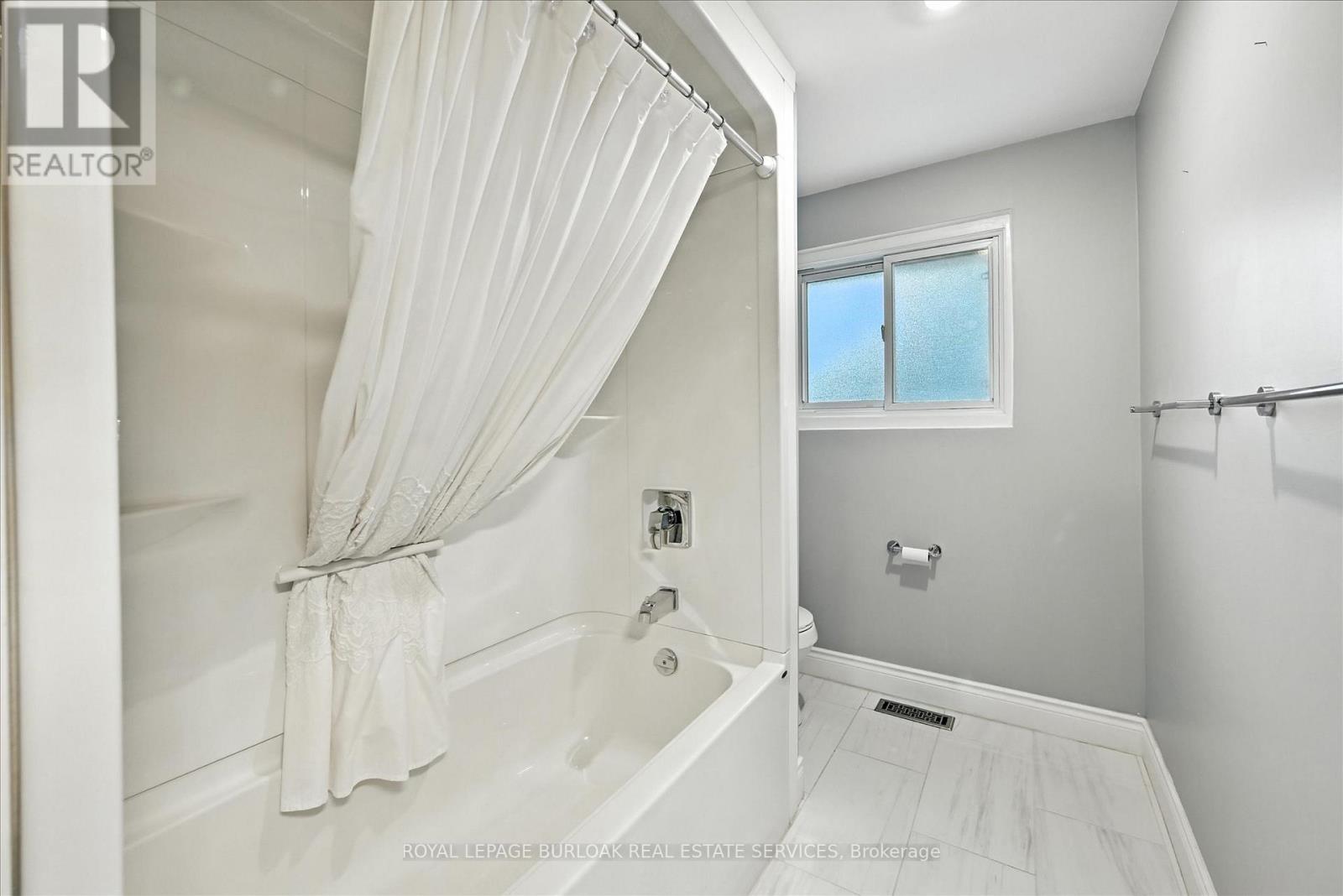 Photo 27 of 1059 Marley Crescent, Burlington ON