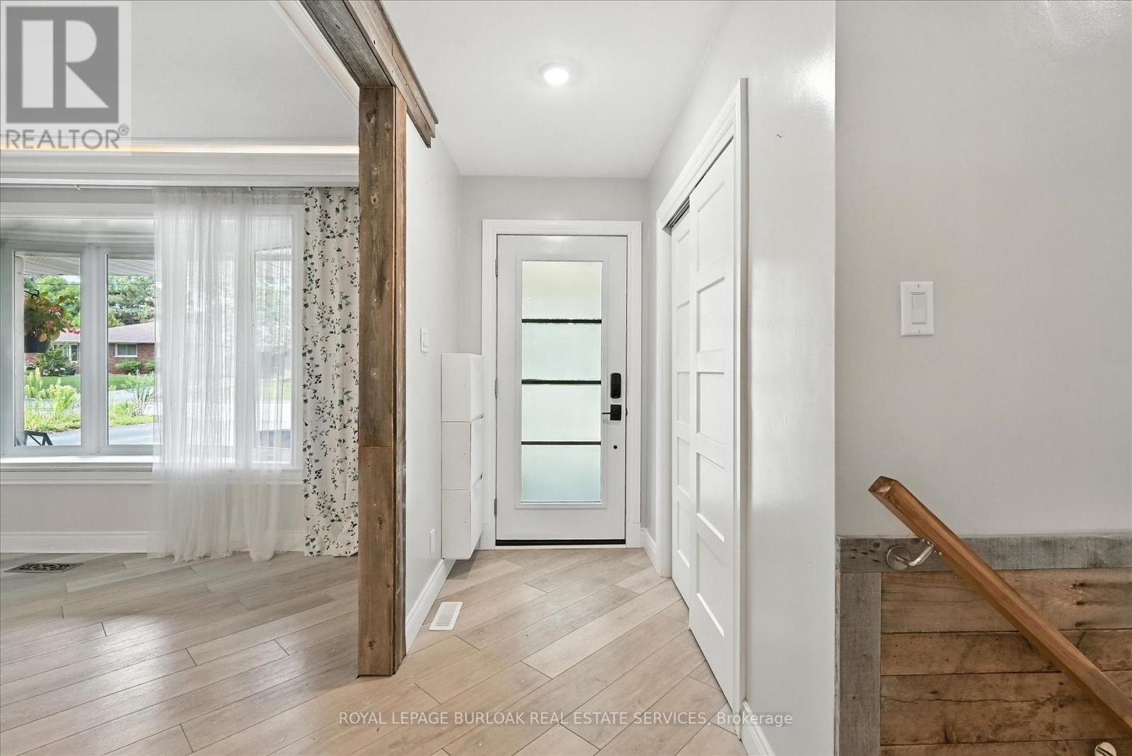 Photo 3 of 1059 Marley Crescent, Burlington ON