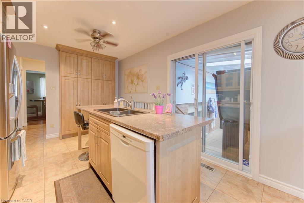 Photo 11 of 12 Mccabe Court, Kitchener ON