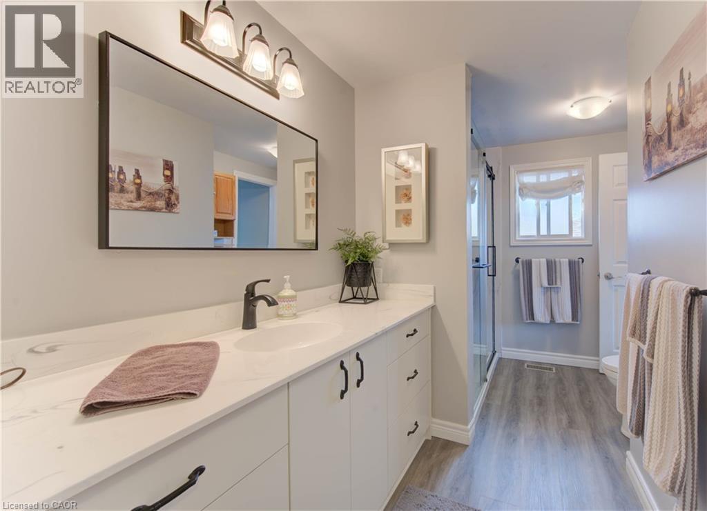 Photo 13 of 12 Mccabe Court, Kitchener ON