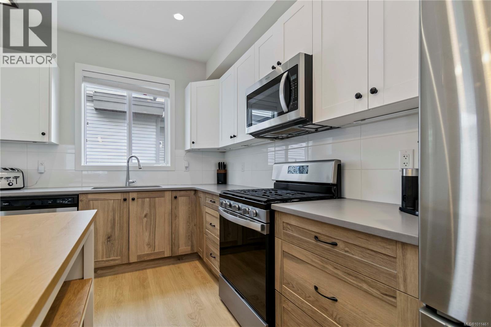 Photo 13 of 605 3351 Luxton Rd, Langford BC
