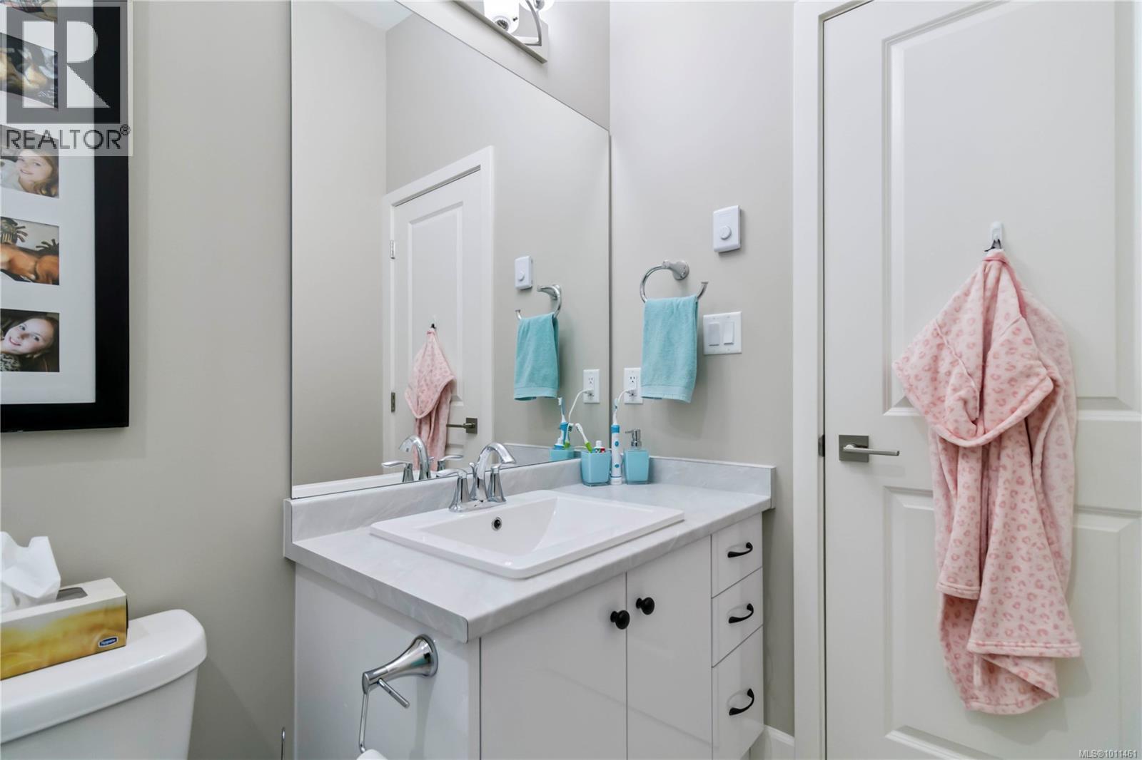 Photo 37 of 605 3351 Luxton Rd, Langford BC