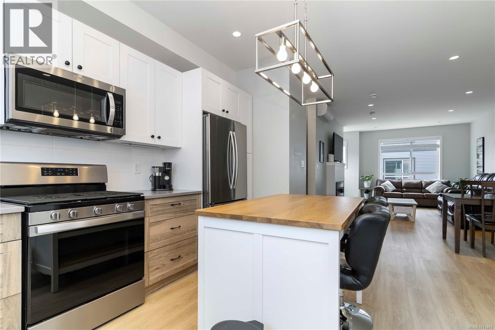 Photo 23 of 605 3351 Luxton Rd, Langford BC