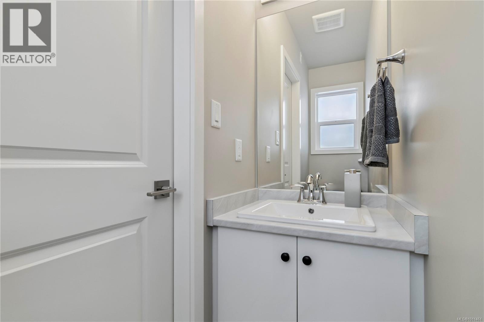 Photo 25 of 605 3351 Luxton Rd, Langford BC