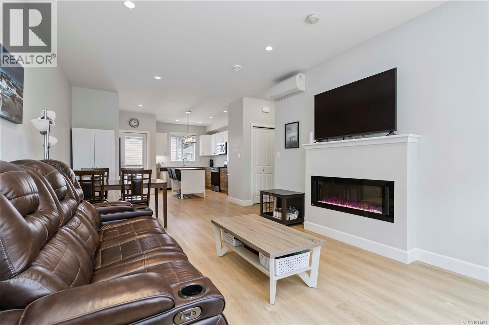 Photo 10 of 605 3351 Luxton Rd, Langford BC