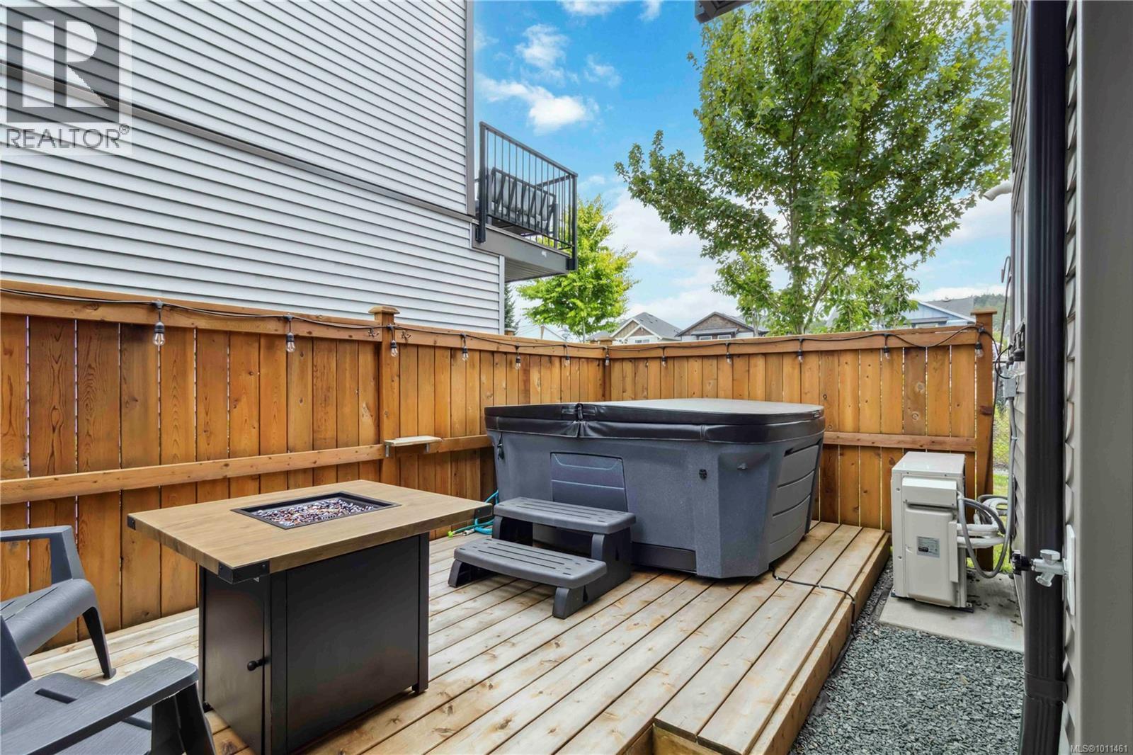 Photo 2 of 605 3351 Luxton Rd, Langford BC