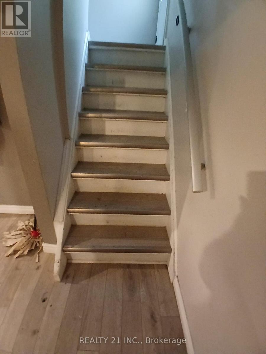 Photo 5 of 514 Brimorton Drive, Toronto ON