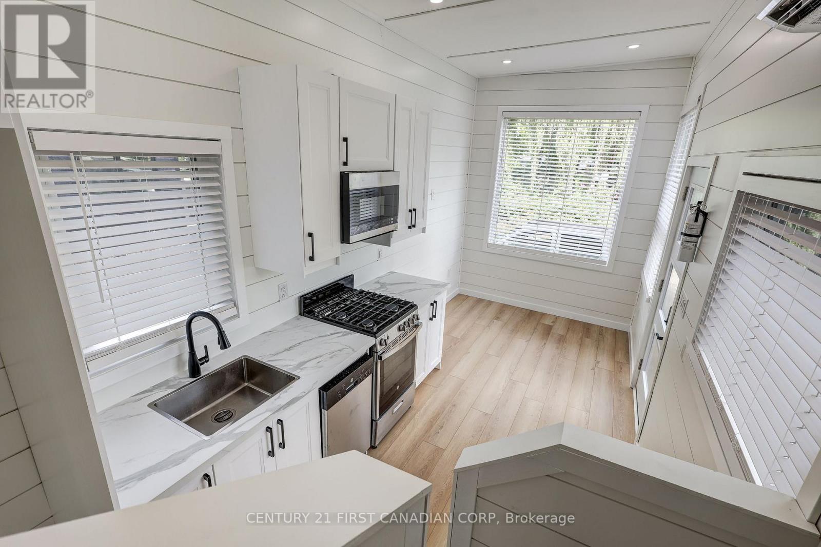 Photo 33 of 142 99 Fourth Concession Road, Brant ON