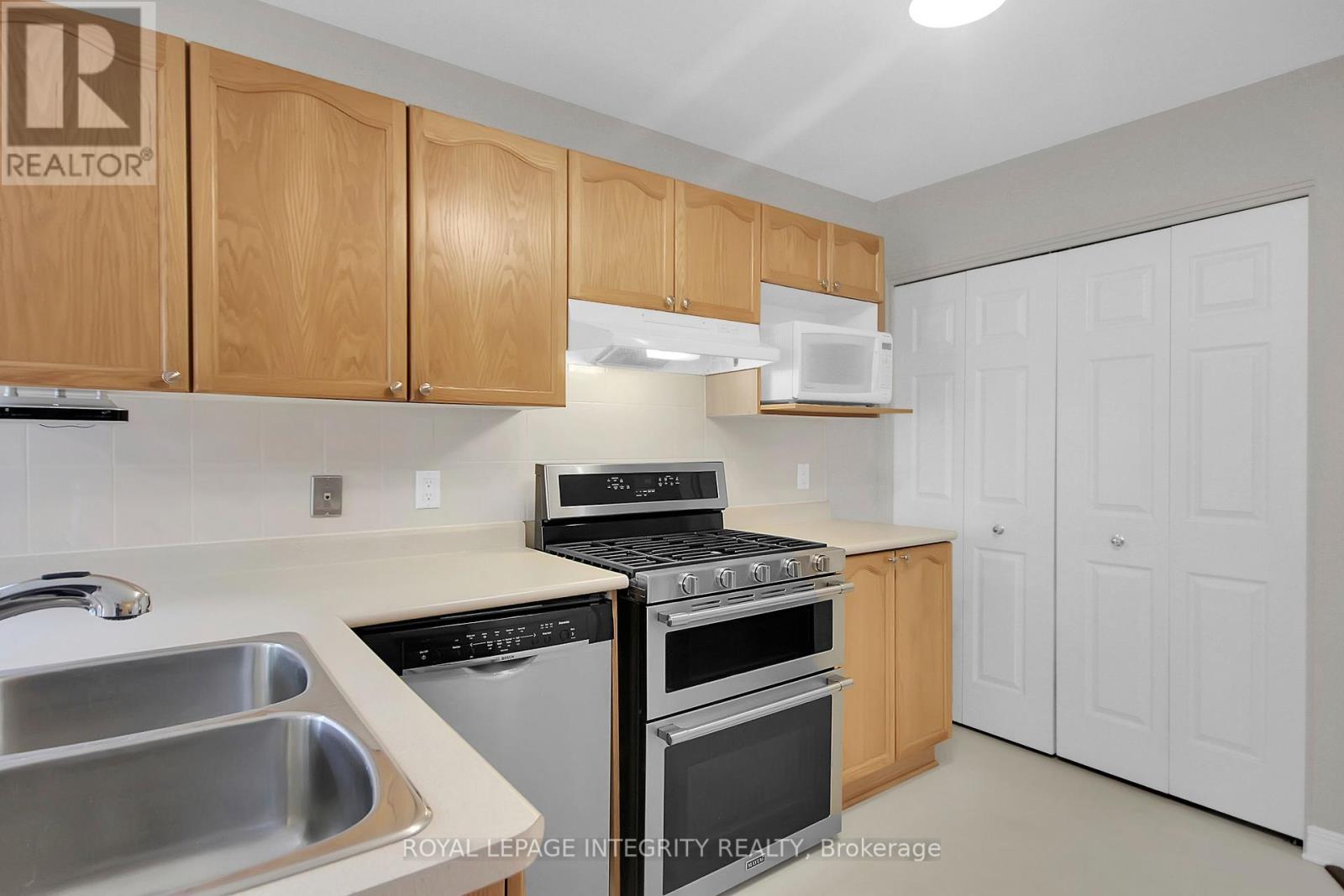 Photo 17 of 22 Halkirk Avenue, Ottawa ON