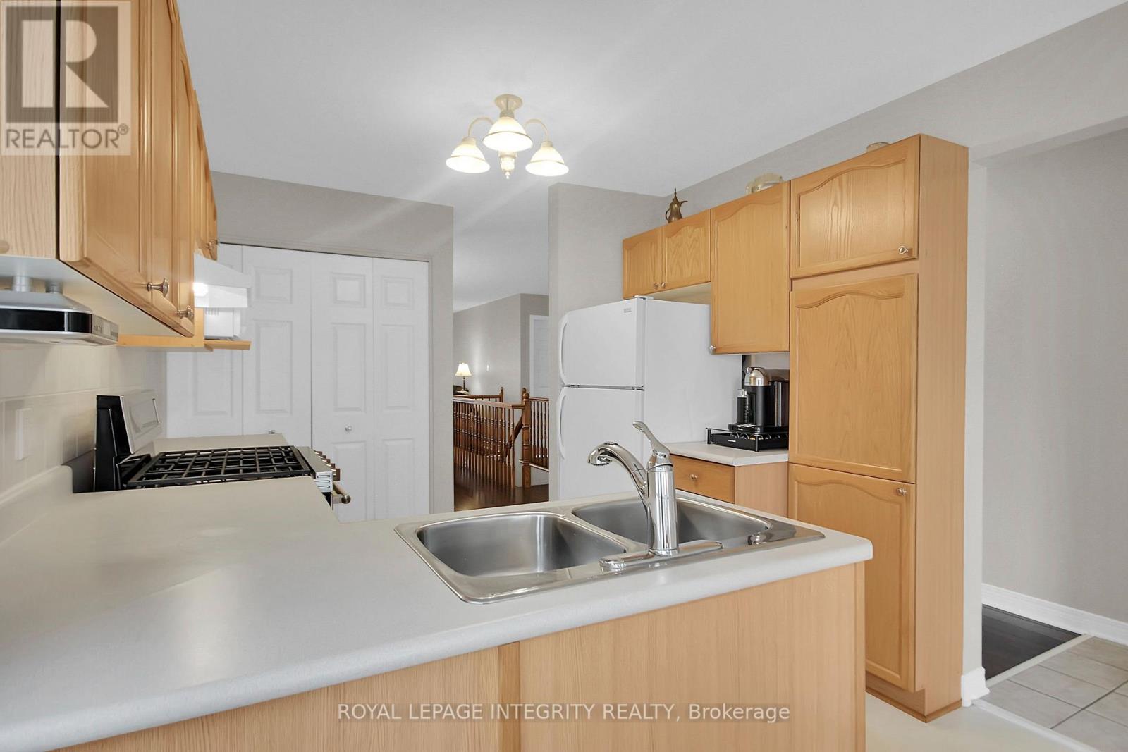 Photo 36 of 22 Halkirk Avenue, Ottawa ON