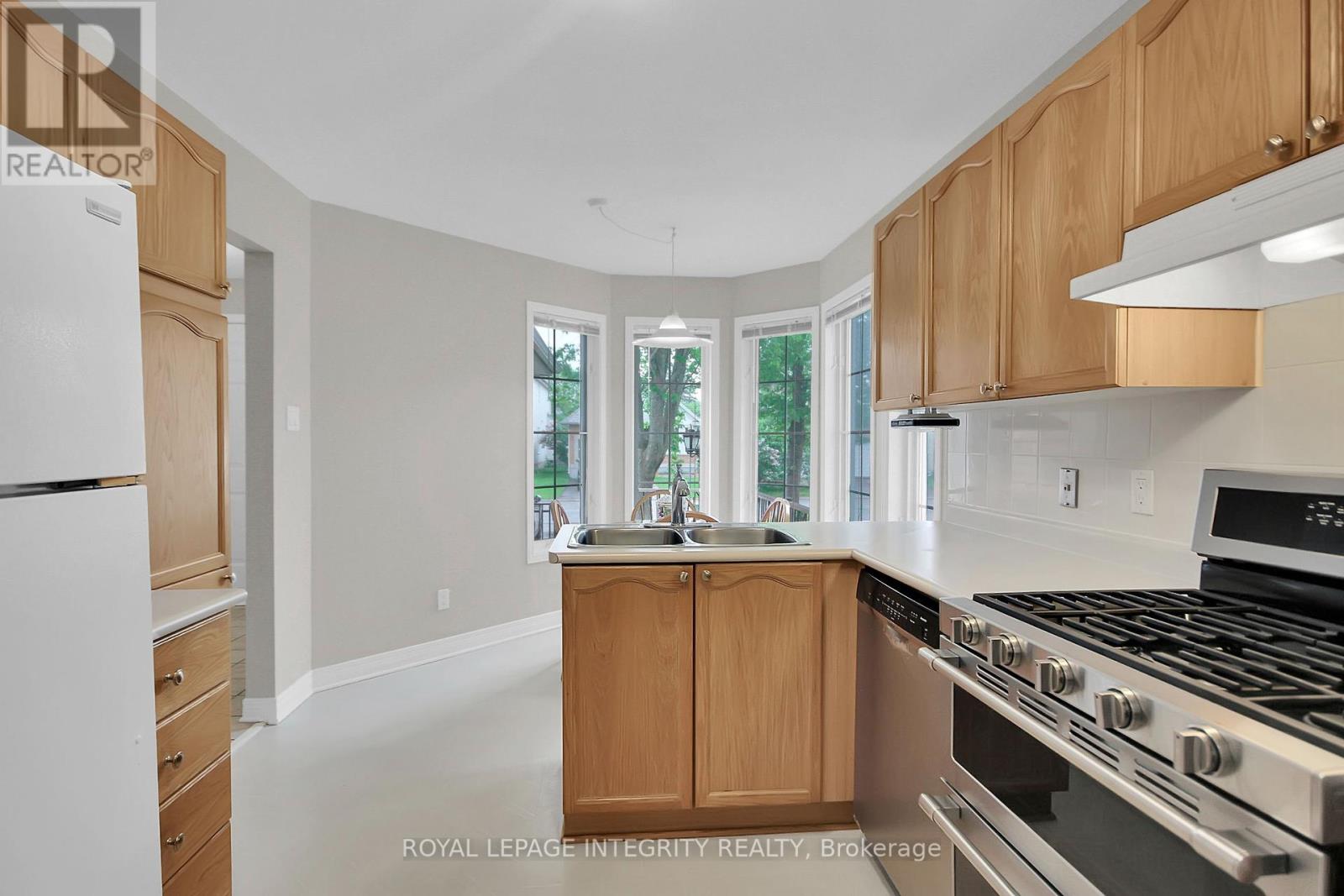 Photo 3 of 22 Halkirk Avenue, Ottawa ON