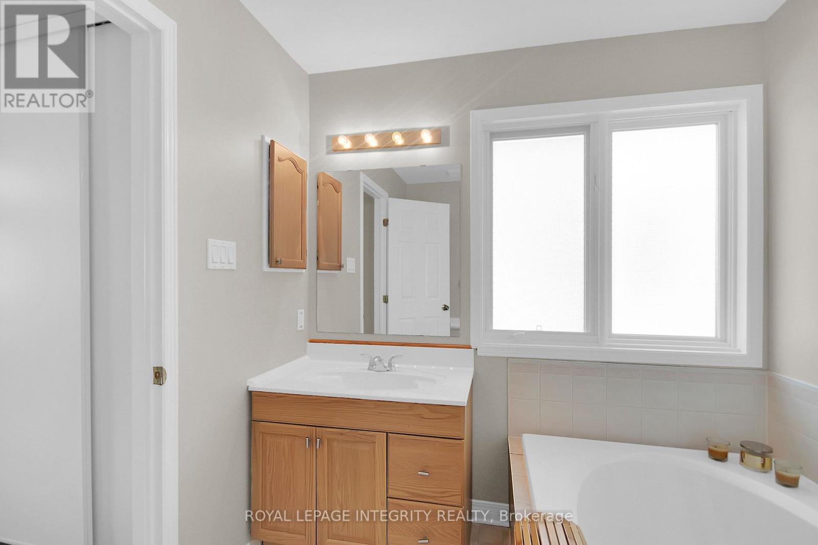 Photo 12 of 22 Halkirk Avenue, Ottawa ON