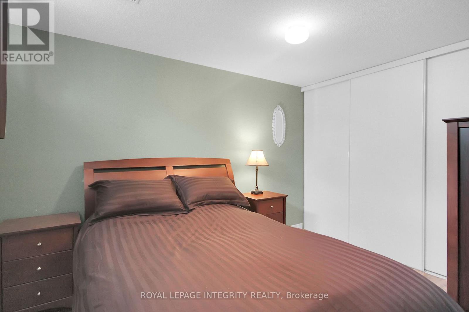 Photo 11 of 22 Halkirk Avenue, Ottawa ON