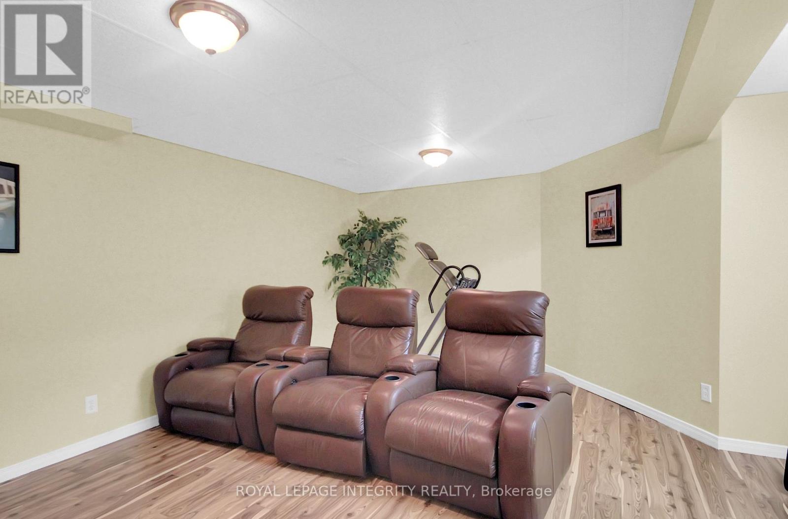 Photo 5 of 22 Halkirk Avenue, Ottawa ON