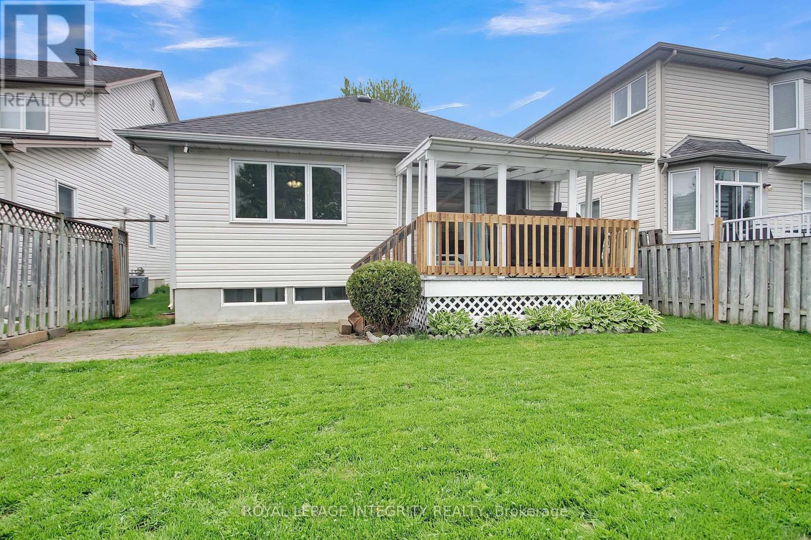 Photo 6 of 22 Halkirk Avenue, Ottawa ON