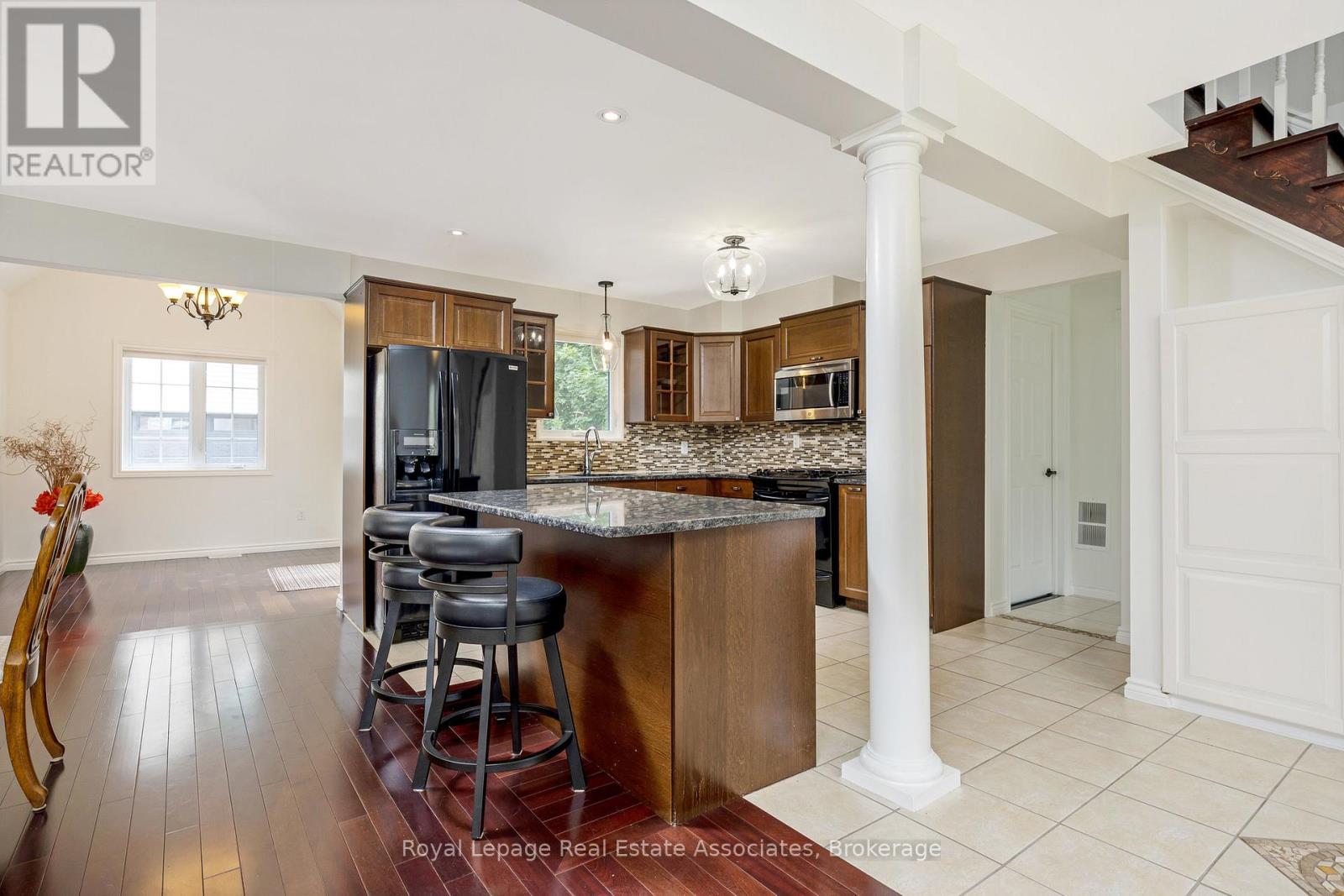 Photo 22 of 104 Charles Street, Halton Hills ON
