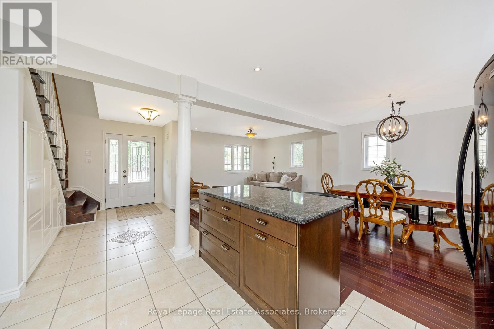Photo 12 of 104 Charles Street, Halton Hills ON
