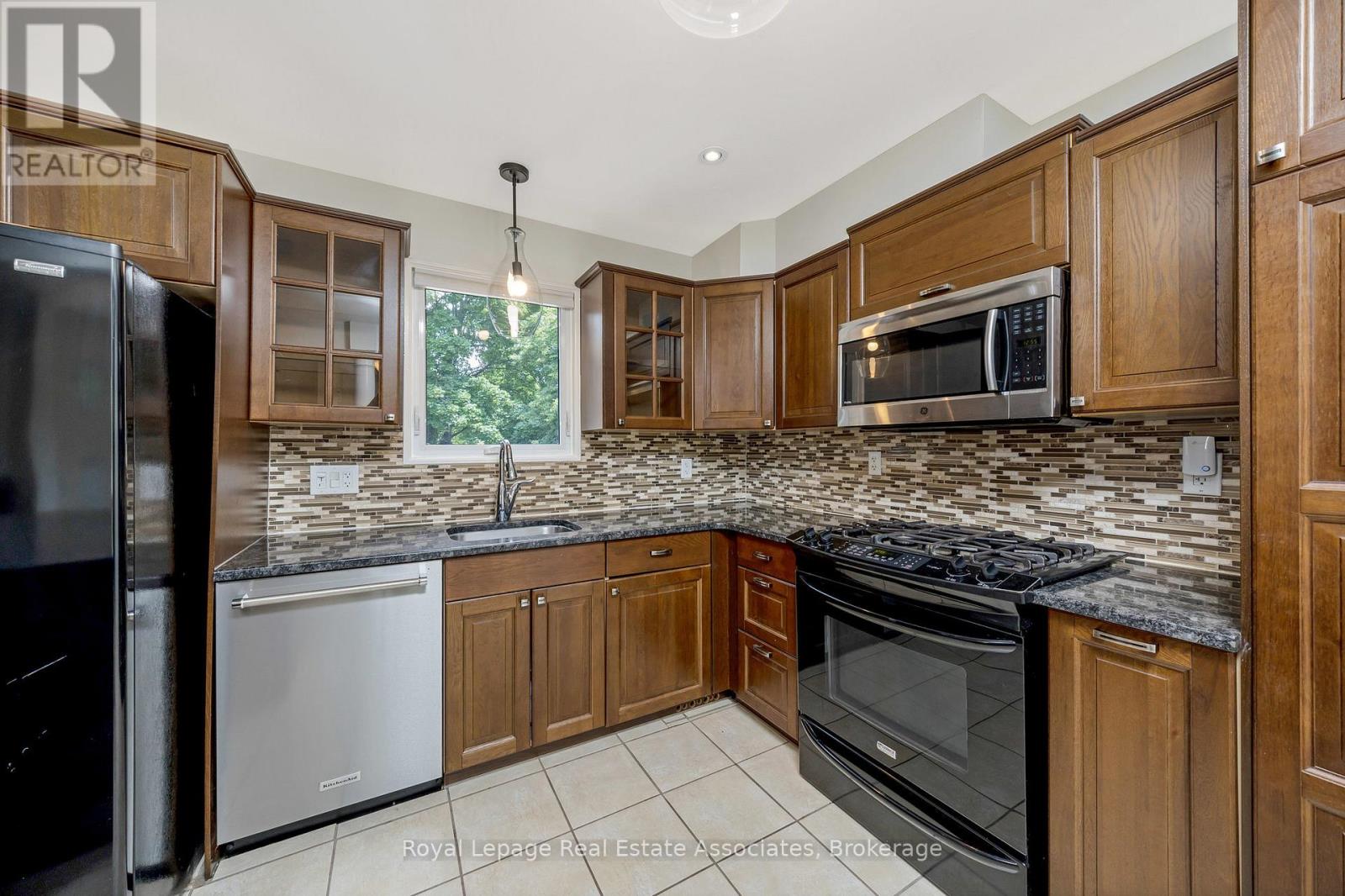 Photo 39 of 104 Charles Street, Halton Hills ON
