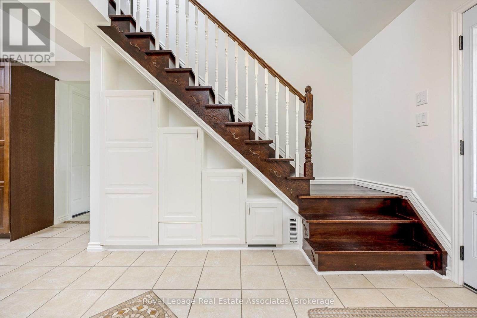 Photo 9 of 104 Charles Street, Halton Hills ON