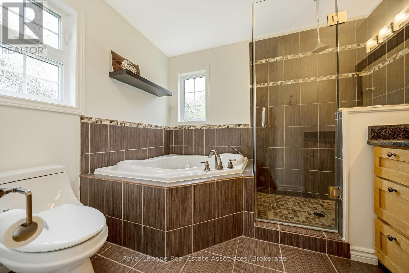 Photo 37 of 104 Charles Street, Halton Hills ON