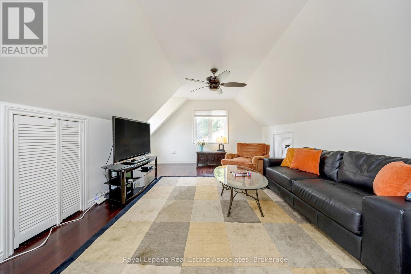 Photo 11 of 104 Charles Street, Halton Hills ON