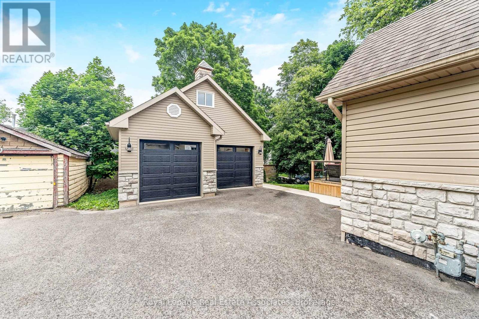 Photo 25 of 104 Charles Street, Halton Hills ON