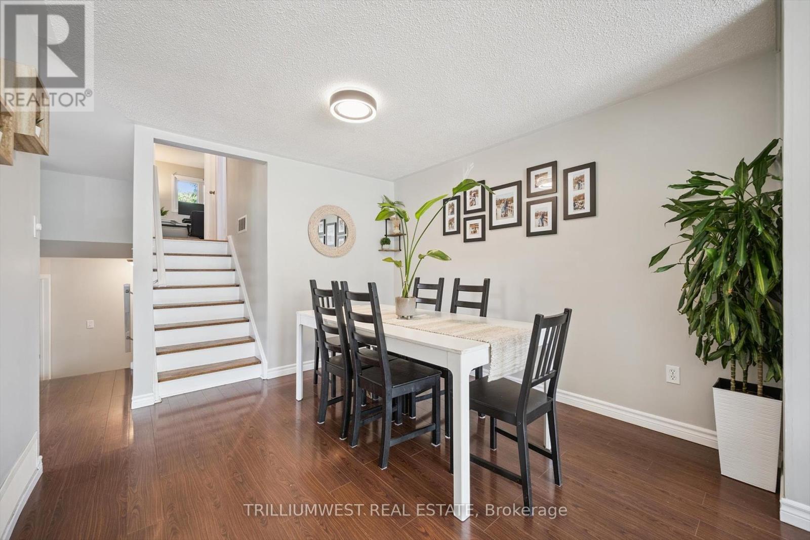 Photo 5 of 94 Markwood Drive, Kitchener ON