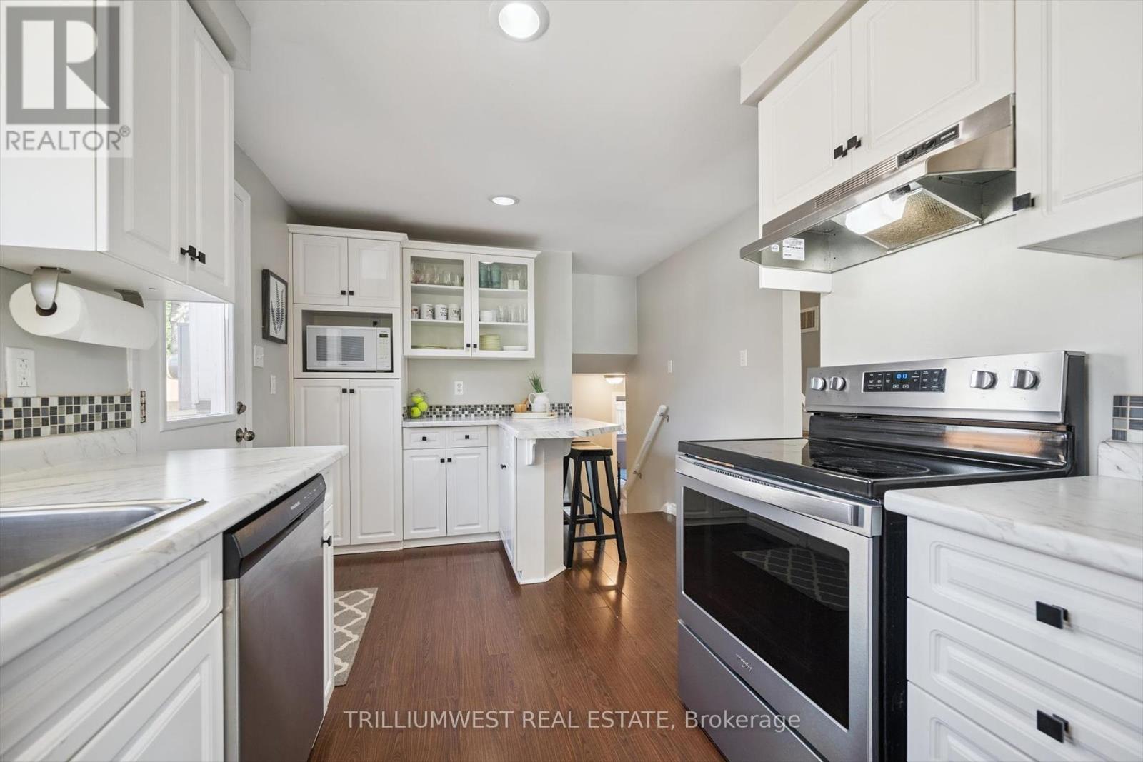 Photo 27 of 94 Markwood Drive, Kitchener ON