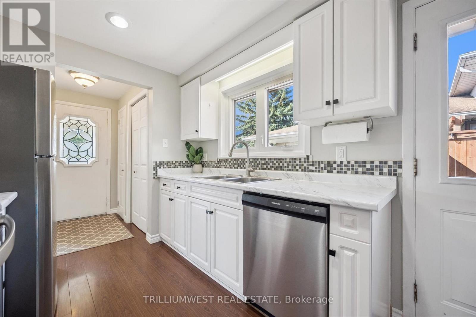 Photo 10 of 94 Markwood Drive, Kitchener ON