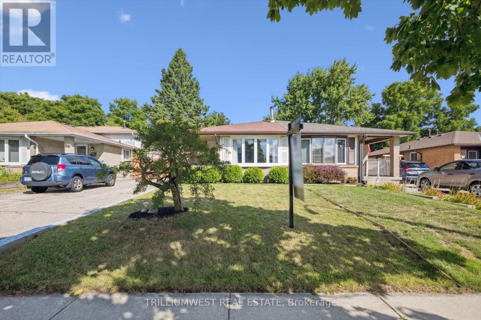 Photo 2 of 94 Markwood Drive, Kitchener ON