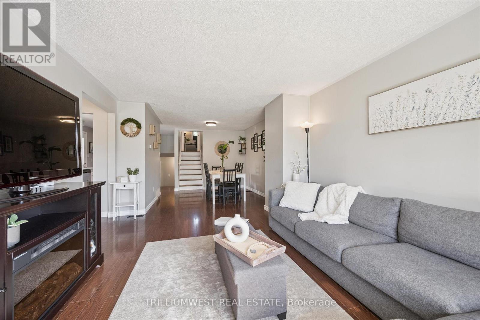 Photo 25 of 94 Markwood Drive, Kitchener ON